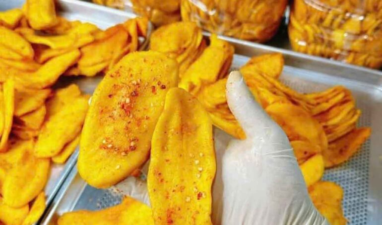 xoài sấy muối ớt đóng gói - món ăn từ rau củ - phương pháp sống khỏe - Đặc Sản Đà Lạt - https://dalatfarm.net/